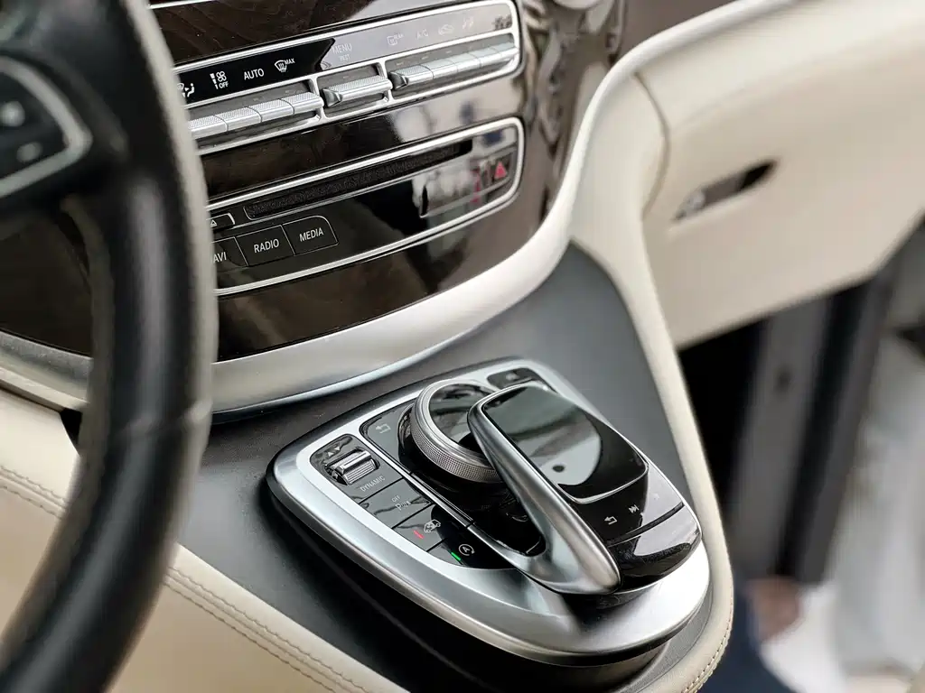Mercedes-Benz V-Class 2018 V 260 L Premium Extended Edition National VI купить на сайте DeffCars