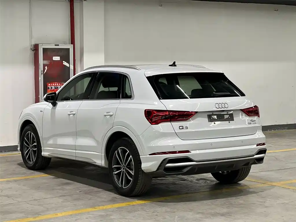 Audi Q3 2022 35 TFSI aggressive and dynamic купить на сайте DeffCars