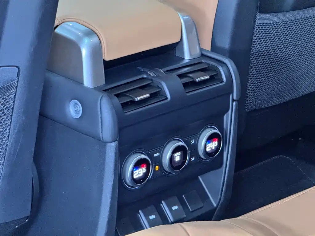 Land Rover Defender 2023 130 3.0T P400 HSE купить на сайте DeffCars