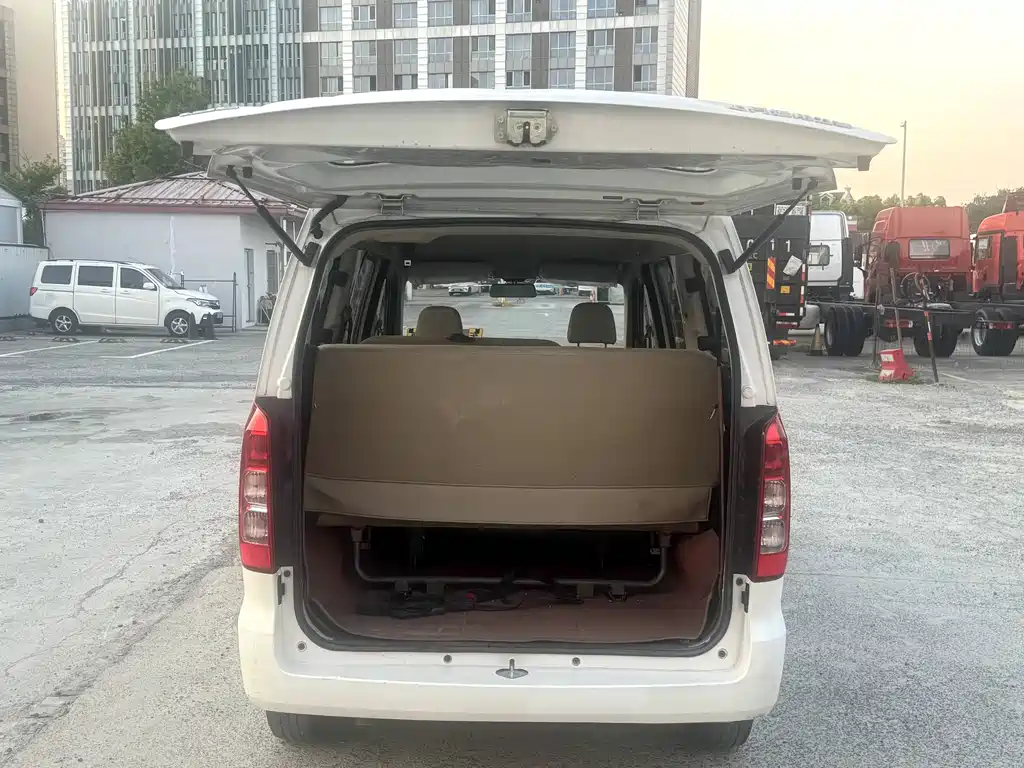 Wuling Hongguang V 2019 1.5L basic model National VI LAR купить на сайте DeffCars