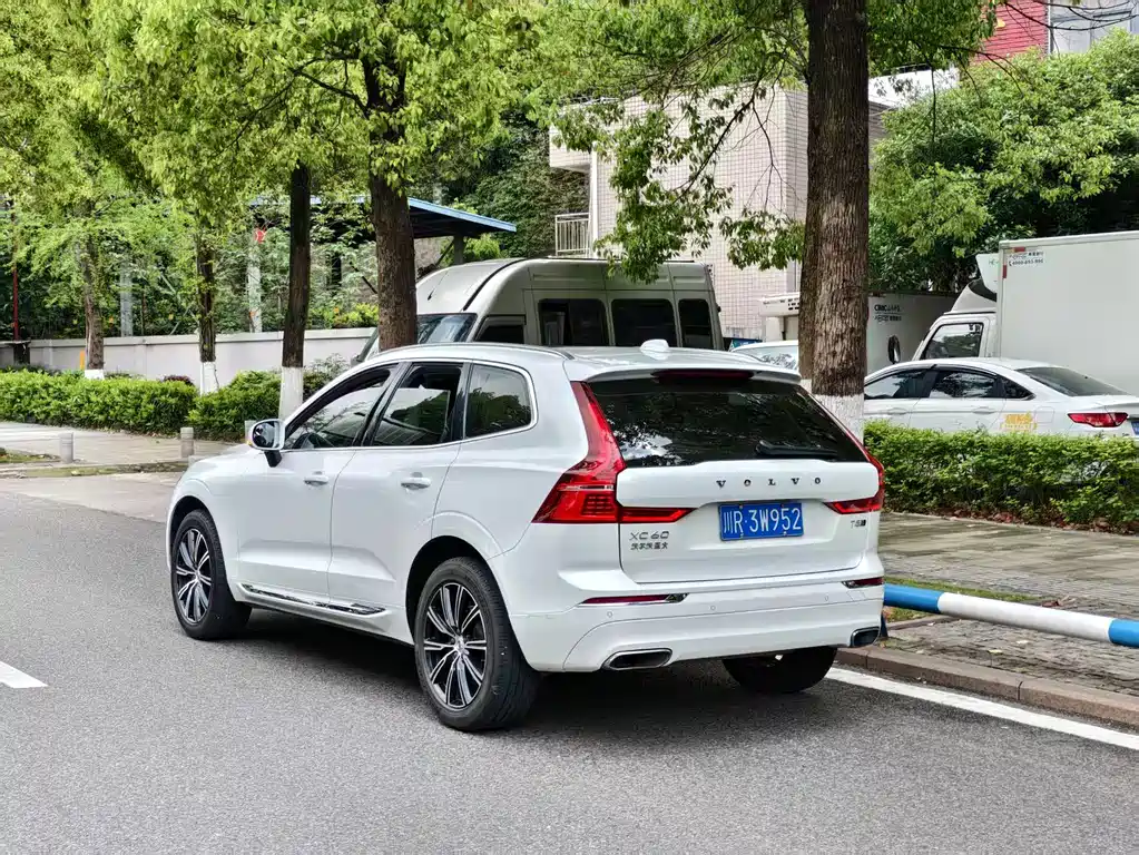 Volvo XC60 2020 T5 four-wheel drive Zhiyuan Deluxe Edition купить на сайте DeffCars
