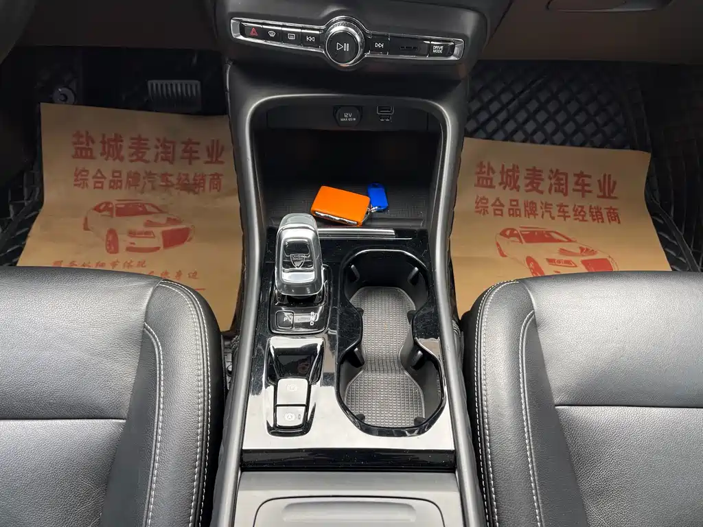 Volvo XC40 2021 T4 four-wheel drive Zhiyuan Sport Edition купить на сайте DeffCars
