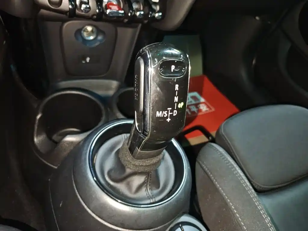 MINI 2018 1.5T COOPER Classic Five-Door Edition купить на сайте DeffCars