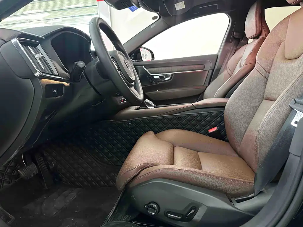 Volvo S90 2024 B5 Zhiyuan Luxury Edition купить на сайте DeffCars