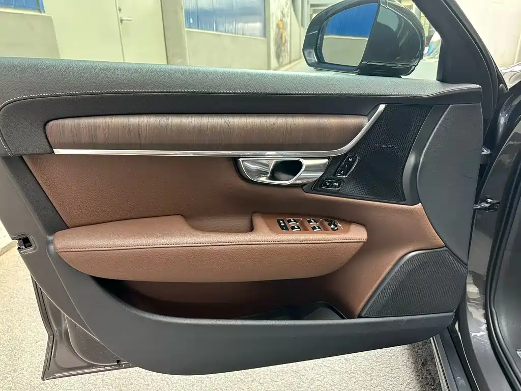 Volvo S90 2021 B5 Zhiyuan Luxury Edition купить на сайте DeffCars