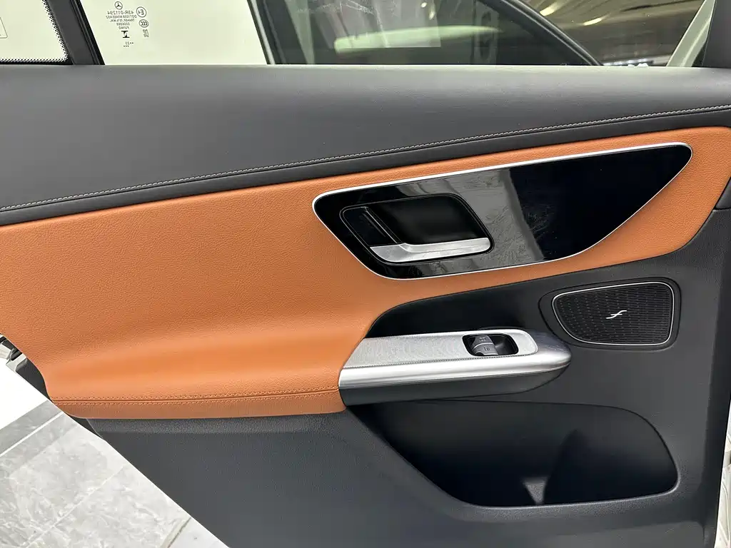 Mercedes-Benz GLC 2024 GLC 260 L 4MATIC luxury model 5 seats купить на сайте DeffCars