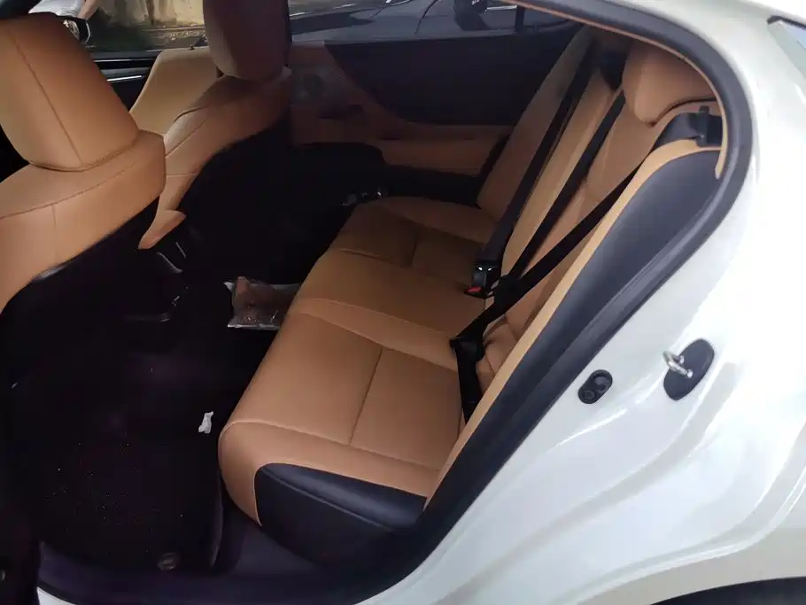 Lexus ES 2022 200 Excellence Edition купить на сайте DeffCars