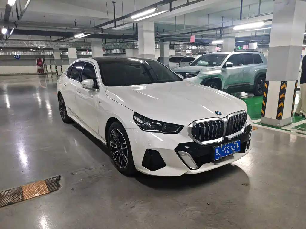 BMW 5 Series 2024 530Li Leading M Sports Package купить на сайте DeffCars