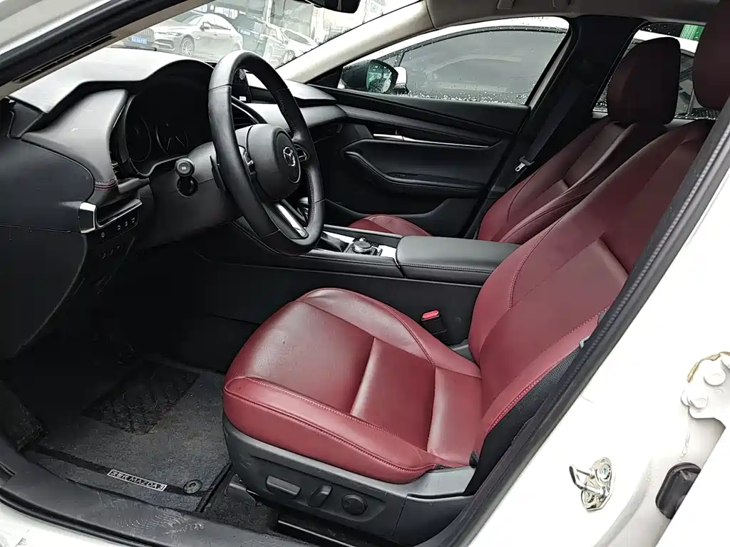 Mazda3 Angkesela 2022 2.0L Automatic Premium Obsidian Edition купить на сайте DeffCars