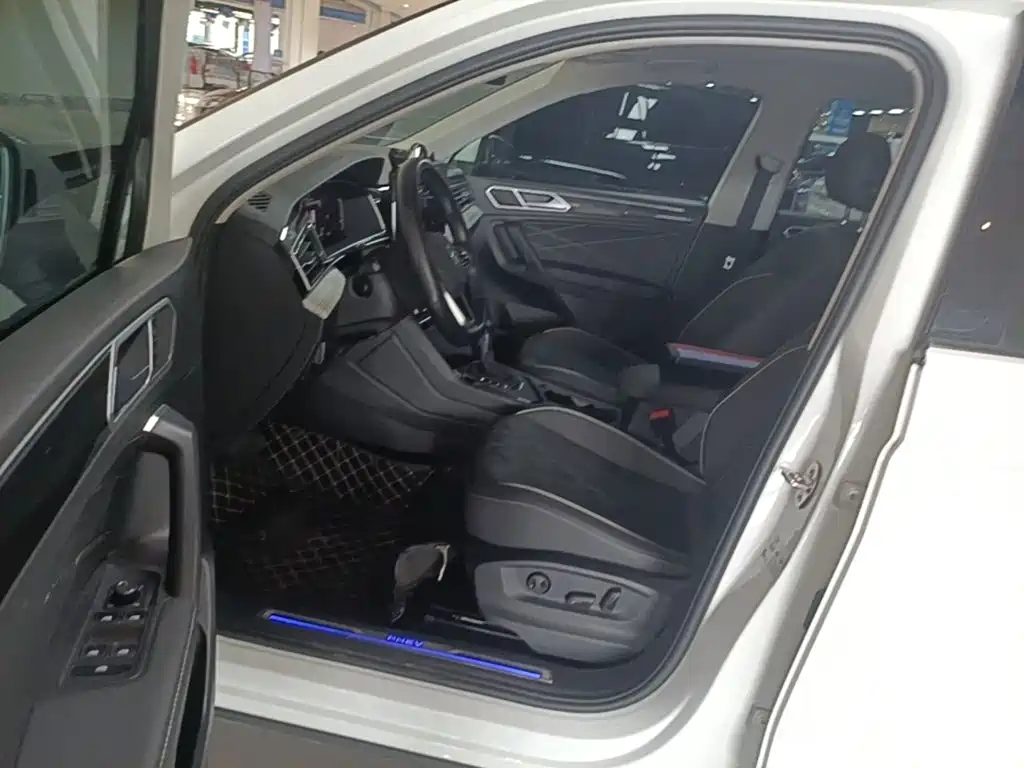Tiguan L plug-in hybrid 2023 430PHEV plug-in hybrid premium version купить на сайте DeffCars