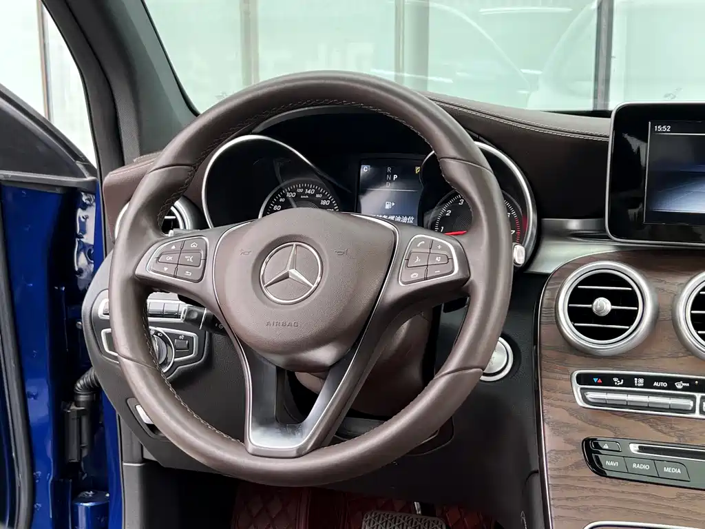 Mercedes-Benz GLC 2016 GLC 300 4MATIC Dynamic купить на сайте DeffCars