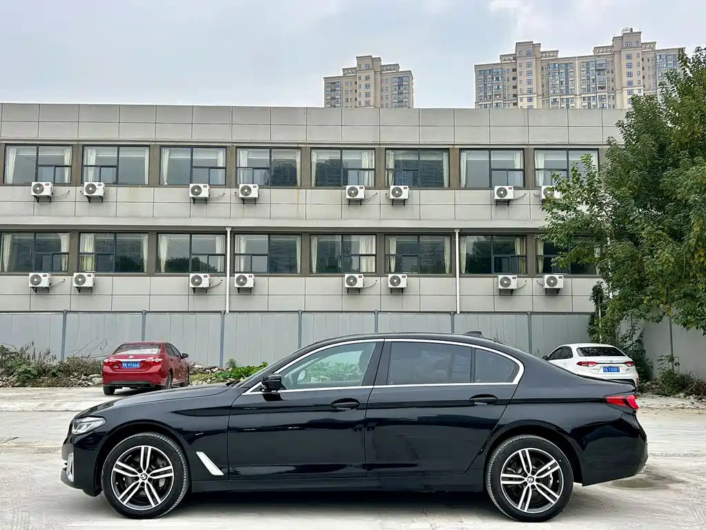 BMW 5 Series 2023 530Li Leading Luxury Package купить на сайте DeffCars