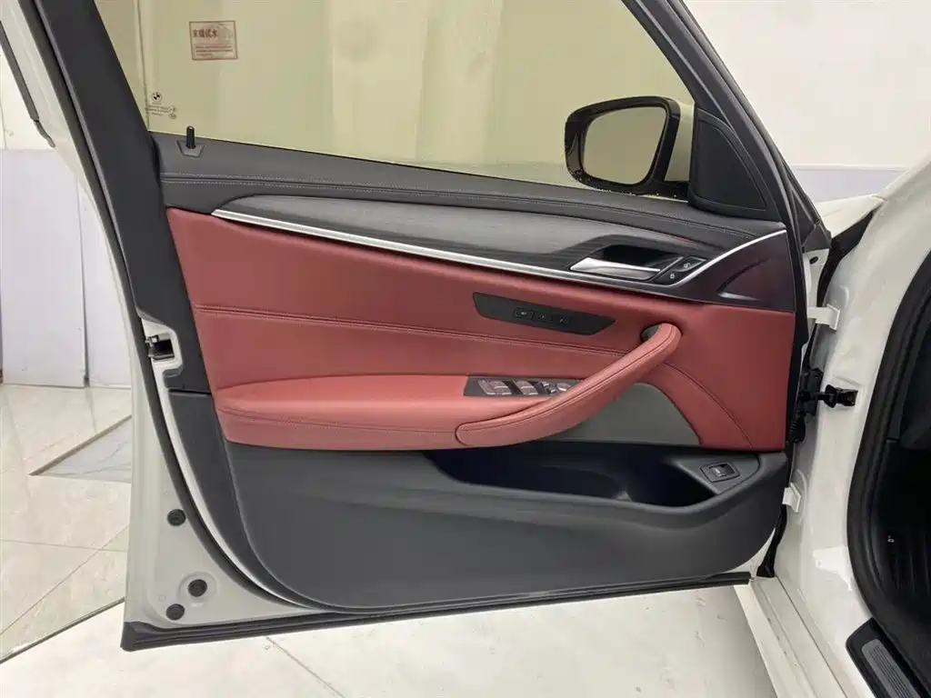 BMW 5 Series 2021 530Li Leading M Sports Package купить на сайте DeffCars