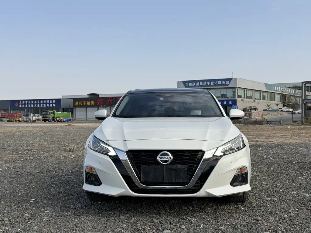 Teana 2021 2.0L XL Upper AD1 Smart Travel Pilot Edition купить на сайте DeffCars