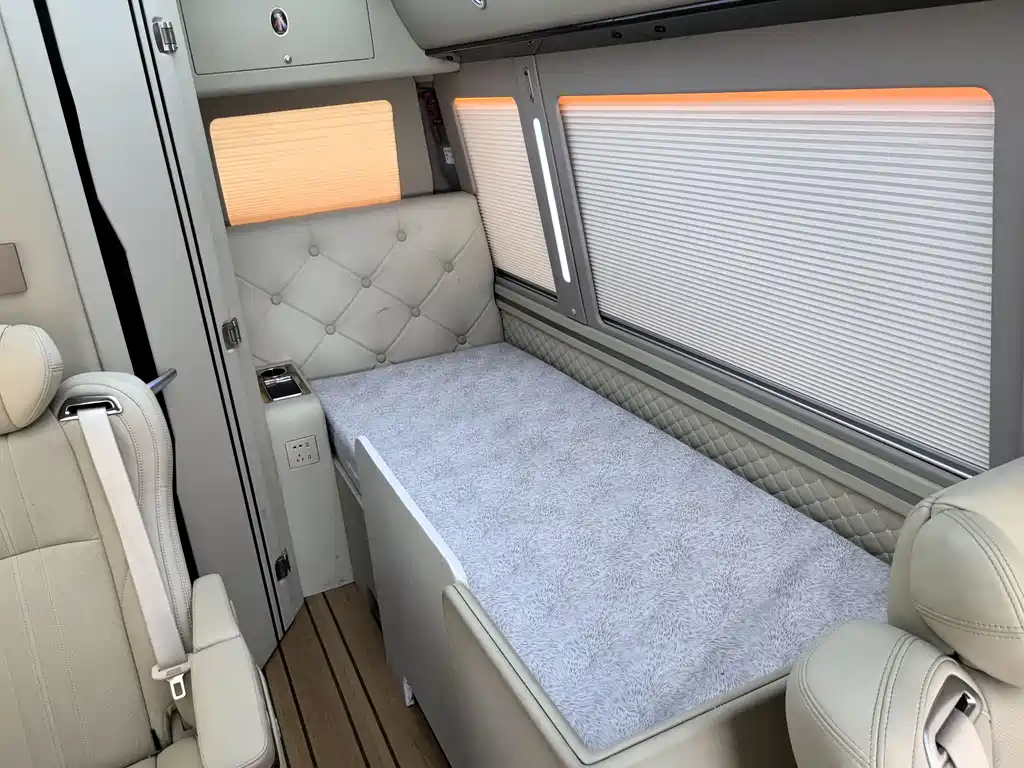 Coaster 2019 4.0L luxury car GRB53L-ZCMEK 20-seat 9GR купить на сайте DeffCars