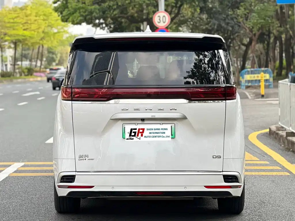 Denza D9 2022 DM-i 970 four-wheel drive premium model купить на сайте DeffCars