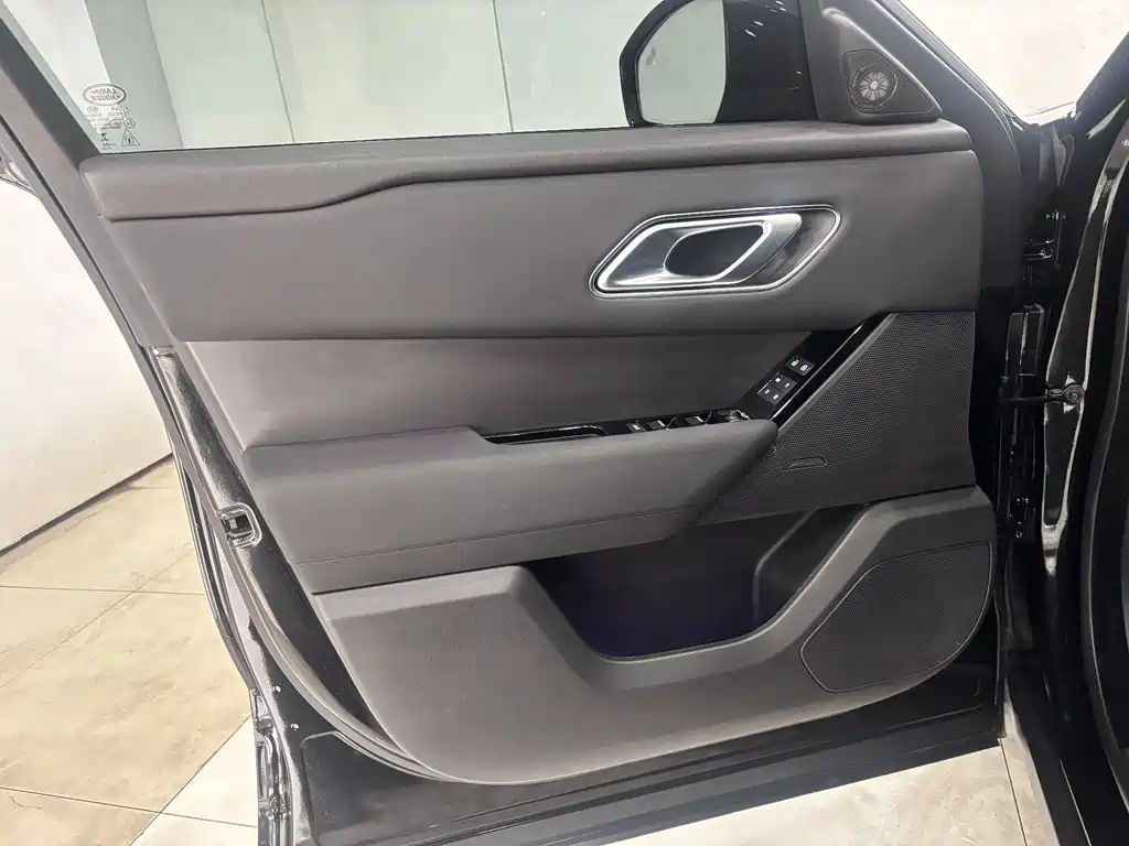 Range Rover Velar 2025 Dynamic SE купить на сайте DeffCars