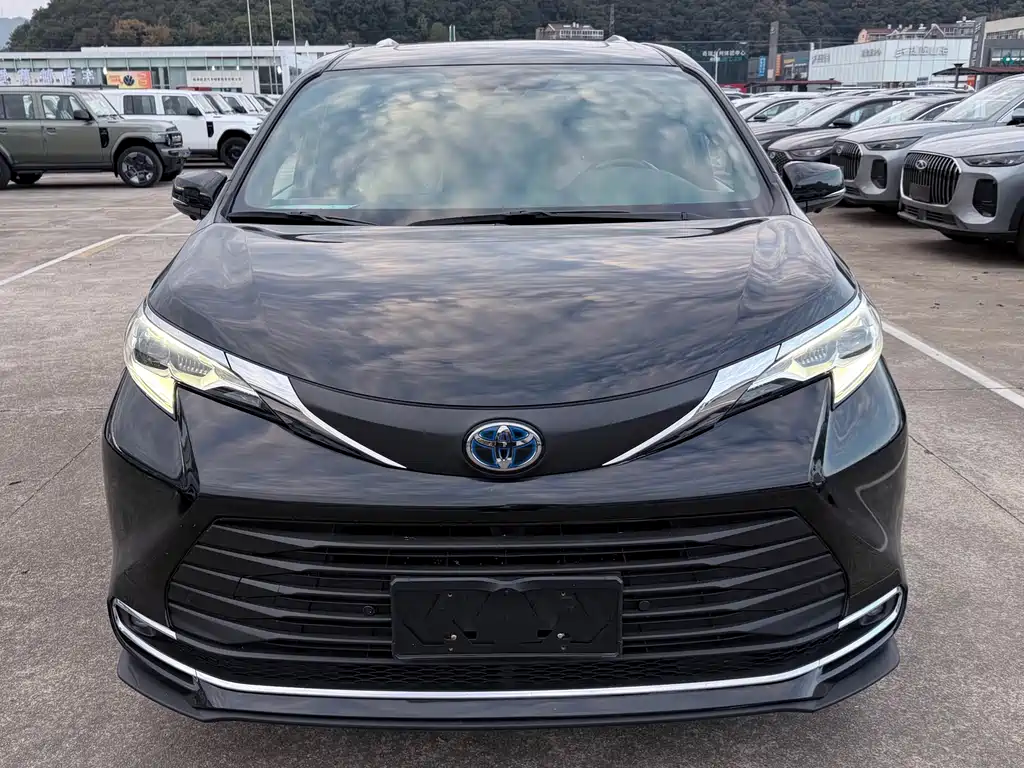 SIENNA 2021 2.5L Hybrid Comfort Edition купить на сайте DeffCars