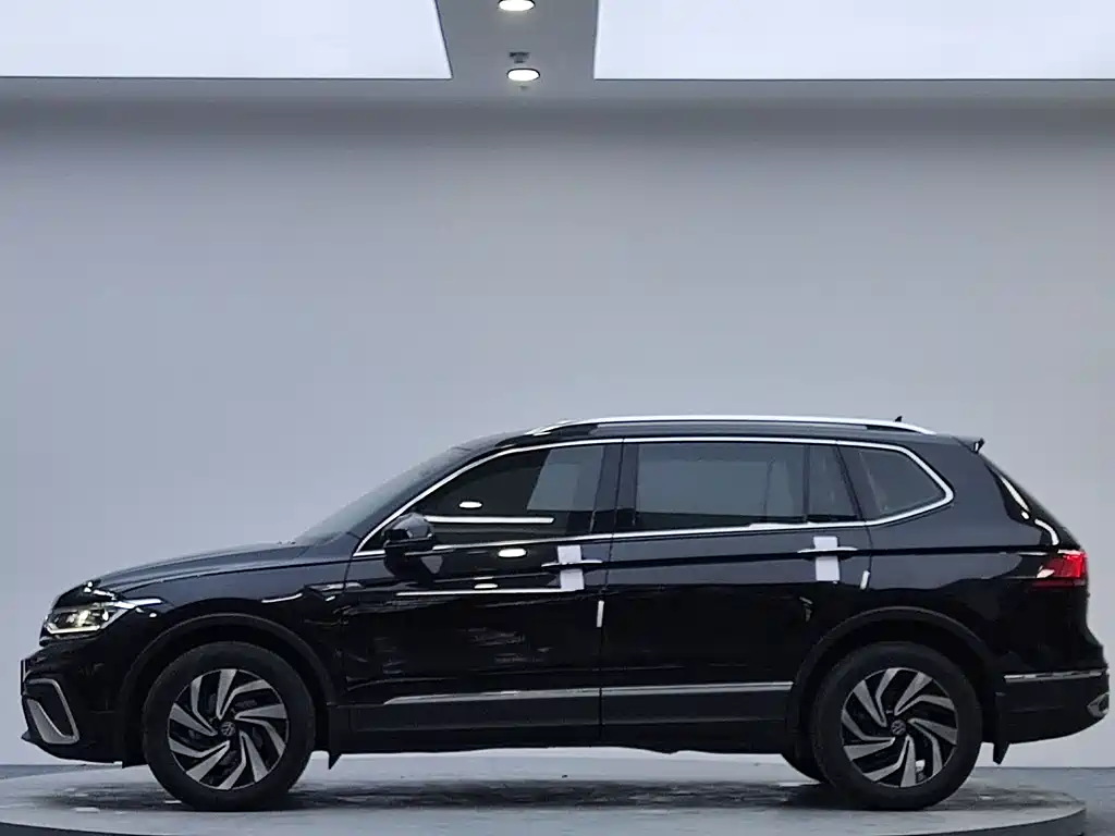 Tiguan L 2023 280TSI automatic two-wheel drive Chaochuang limited edition купить на сайте DeffCars