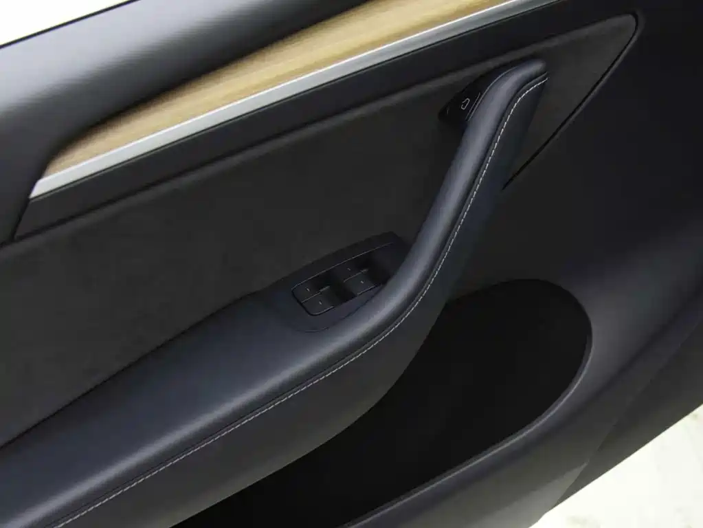 Model Y 2022 long-range all-wheel drive version купить на сайте DeffCars