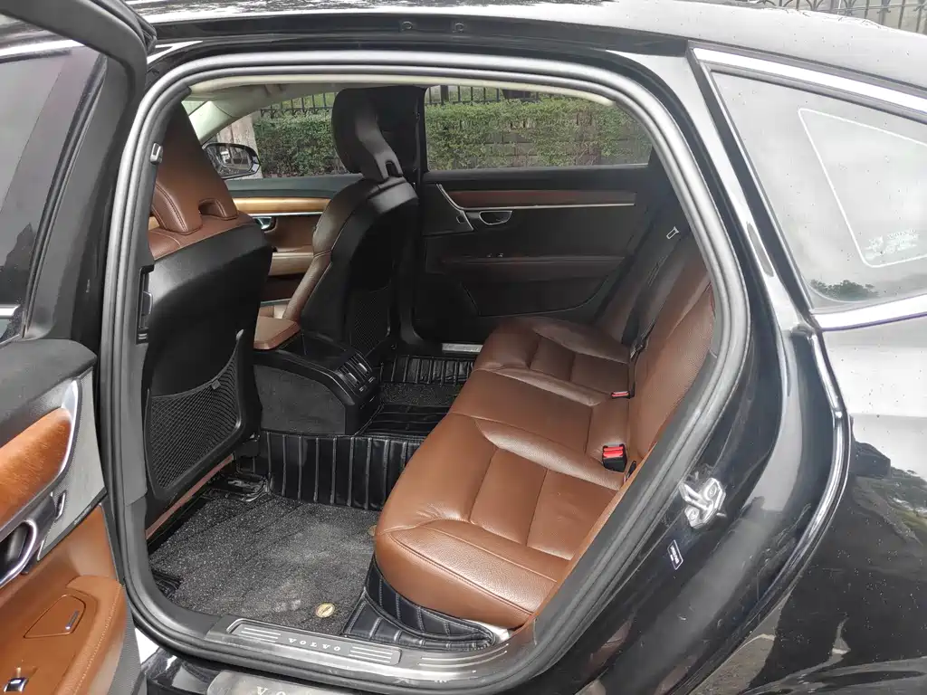 Volvo S90 2020 T5 Zhiyi Luxury Edition купить на сайте DeffCars