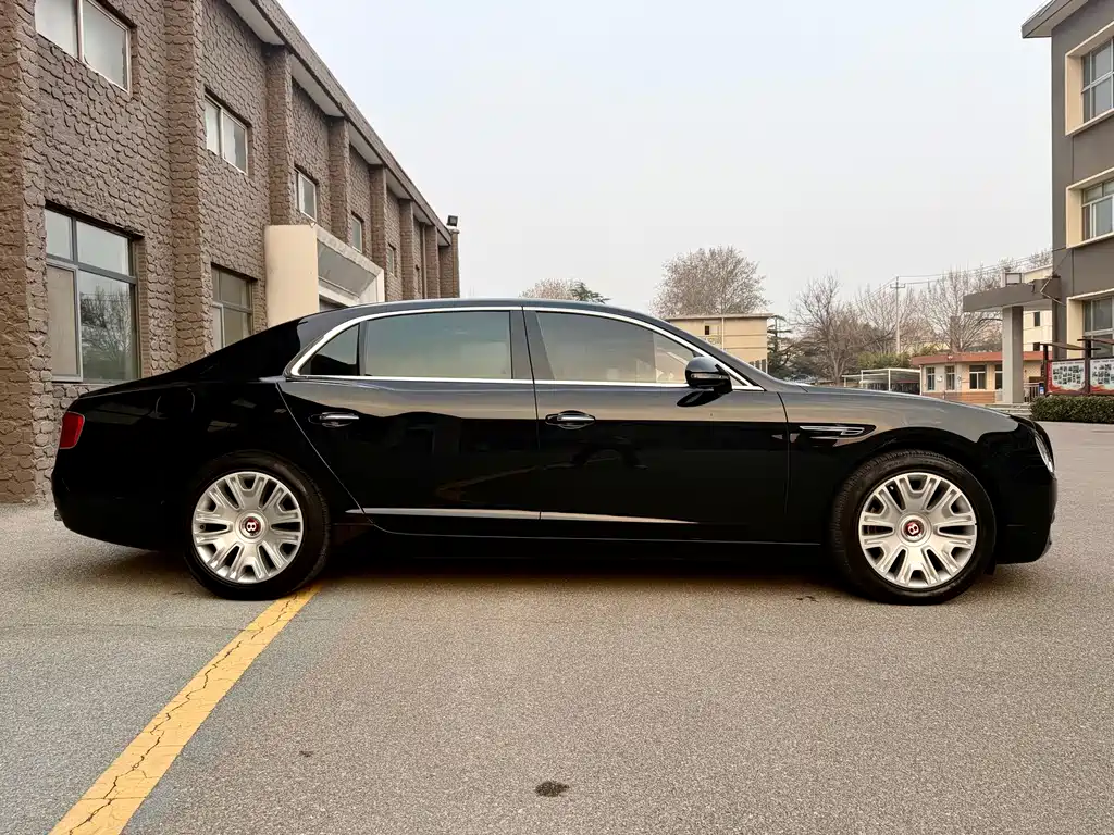 Flying Spur 2016 4.0T V8 Standard Edition купить на сайте DeffCars