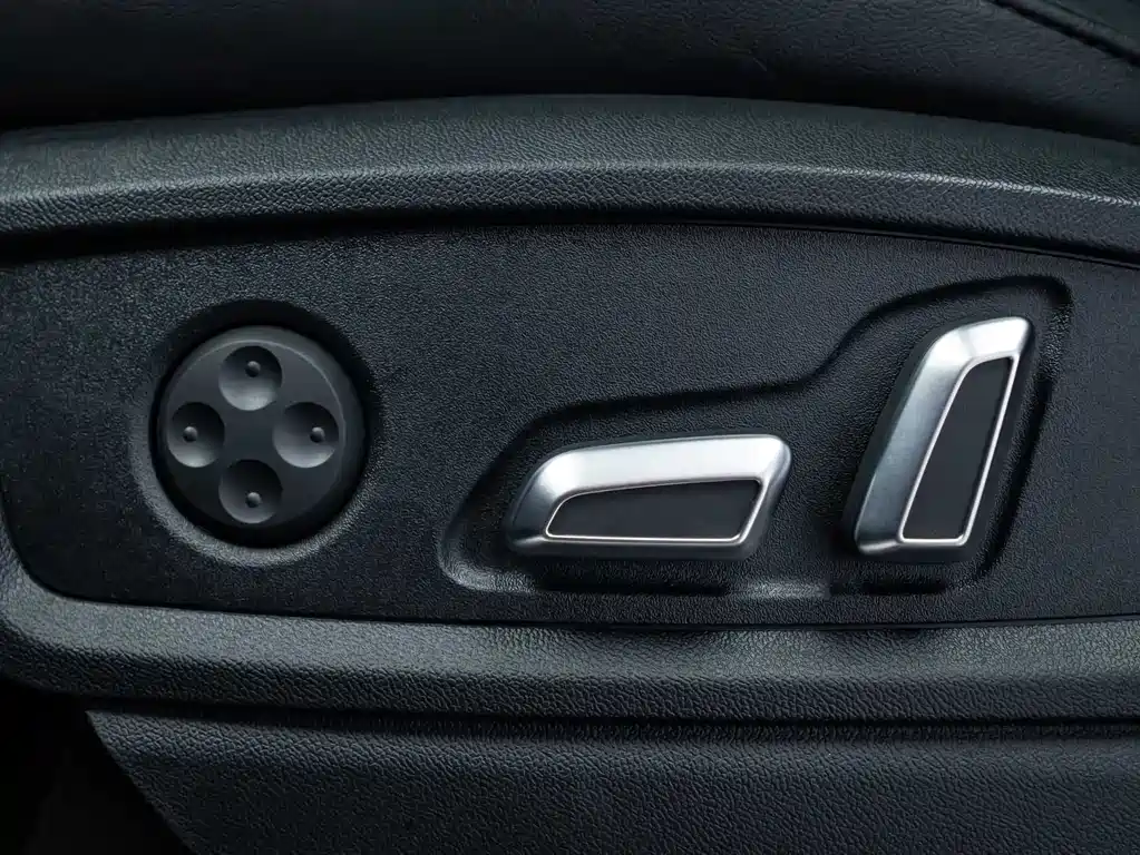 Audi Q5L 2024 40 TFSI luxury and dynamic model купить на сайте DeffCars