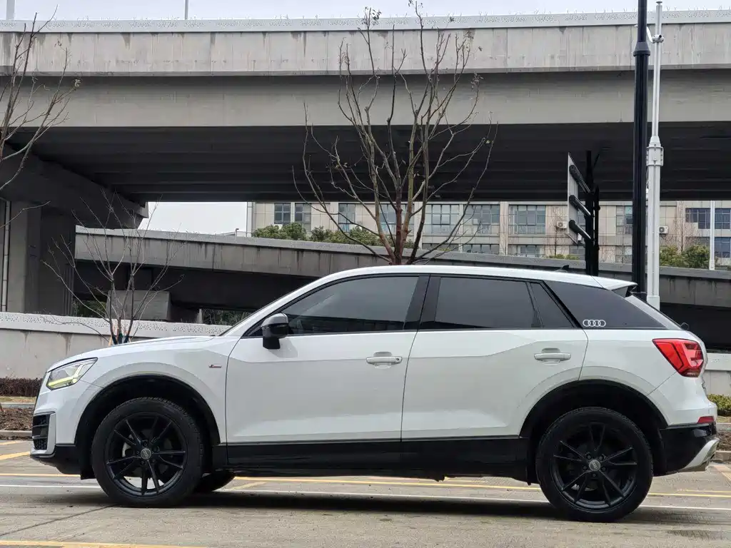 Audi Q2L 2018 35 TFSI launches exclusive version, National VI купить на сайте DeffCars