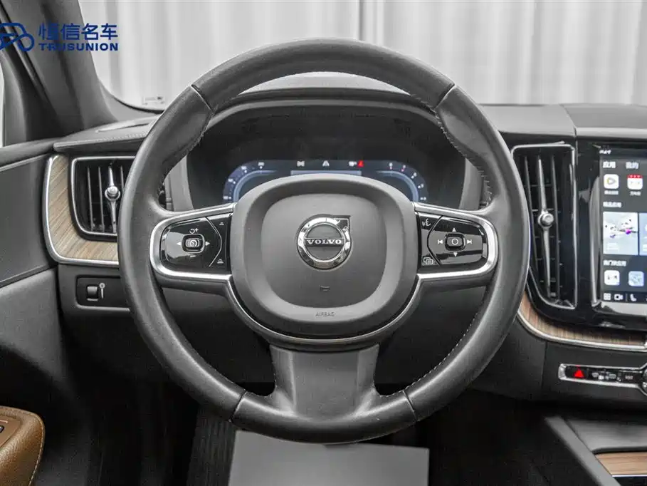 Volvo XC60 2022 B5 four-wheel drive Zhiyuan Deluxe Edition купить на сайте DeffCars