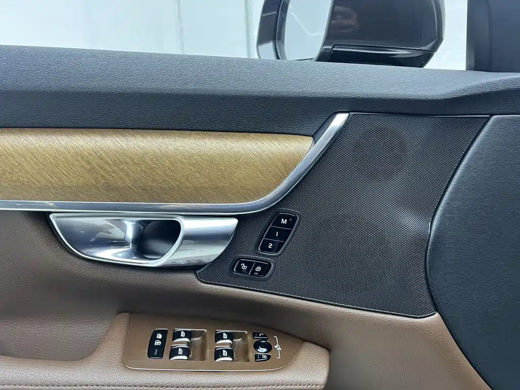 Volvo S90 2021 B5 Zhiyi Luxury Edition купить на сайте DeffCars