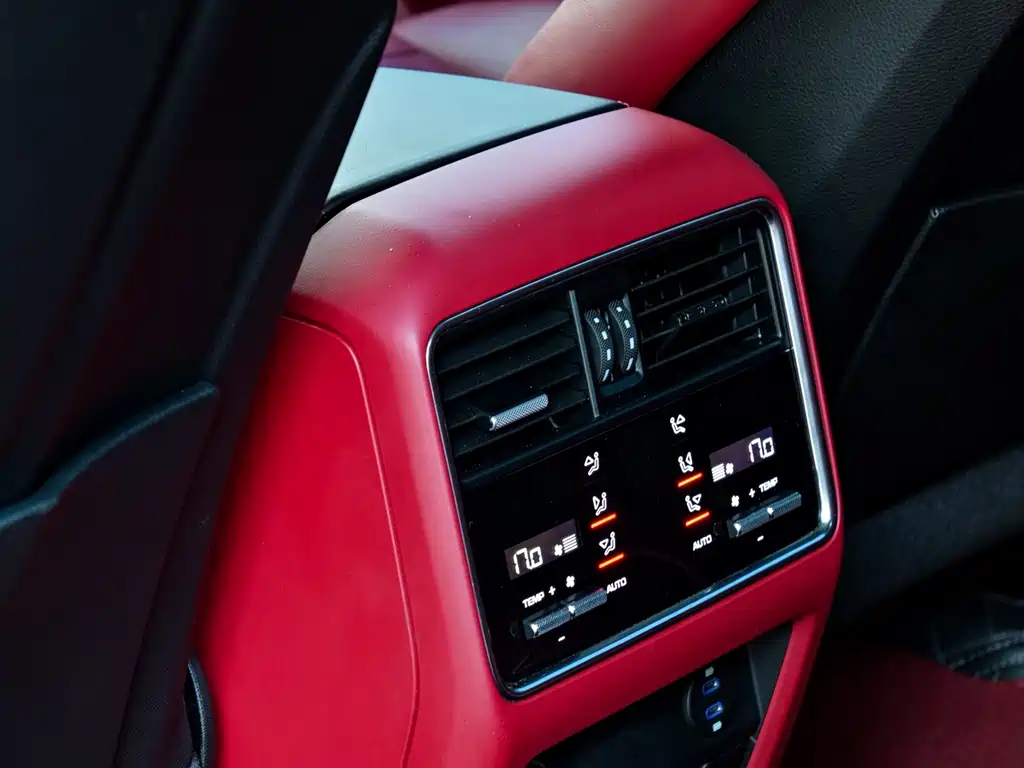 Cayenne 2023 Cayenne Coupé 3.0T Platinum Edition купить на сайте DeffCars