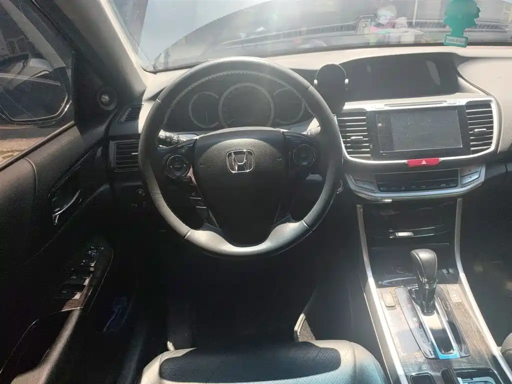 Accord 2016 2.4L EX New Year Limited Edition купить на сайте DeffCars