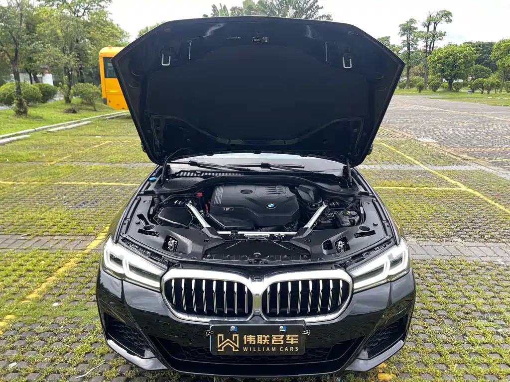 BMW 5 Series 2023 530Li Leading M Sports Package купить на сайте DeffCars