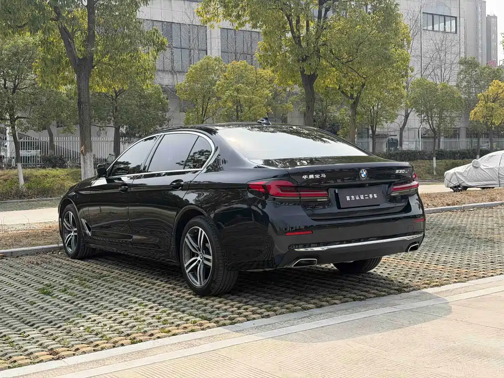 BMW 5 Series 2022 530Li Leading Luxury Package купить на сайте DeffCars