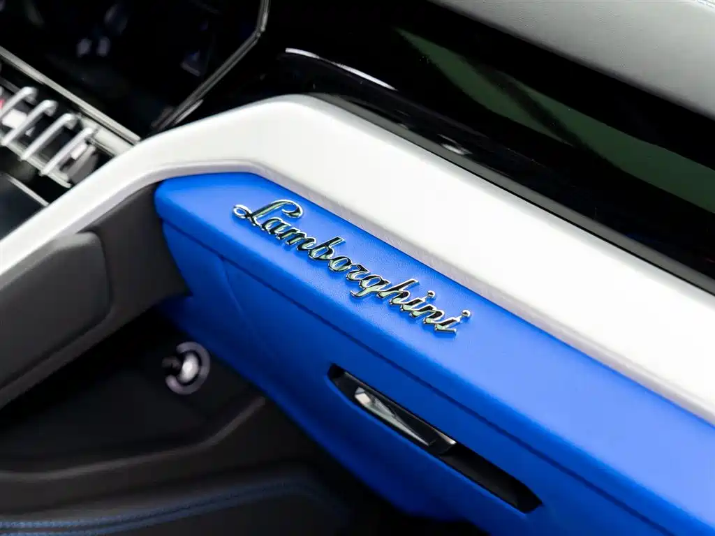 Urus 2023 4.0T V8 S купить на сайте DeffCars