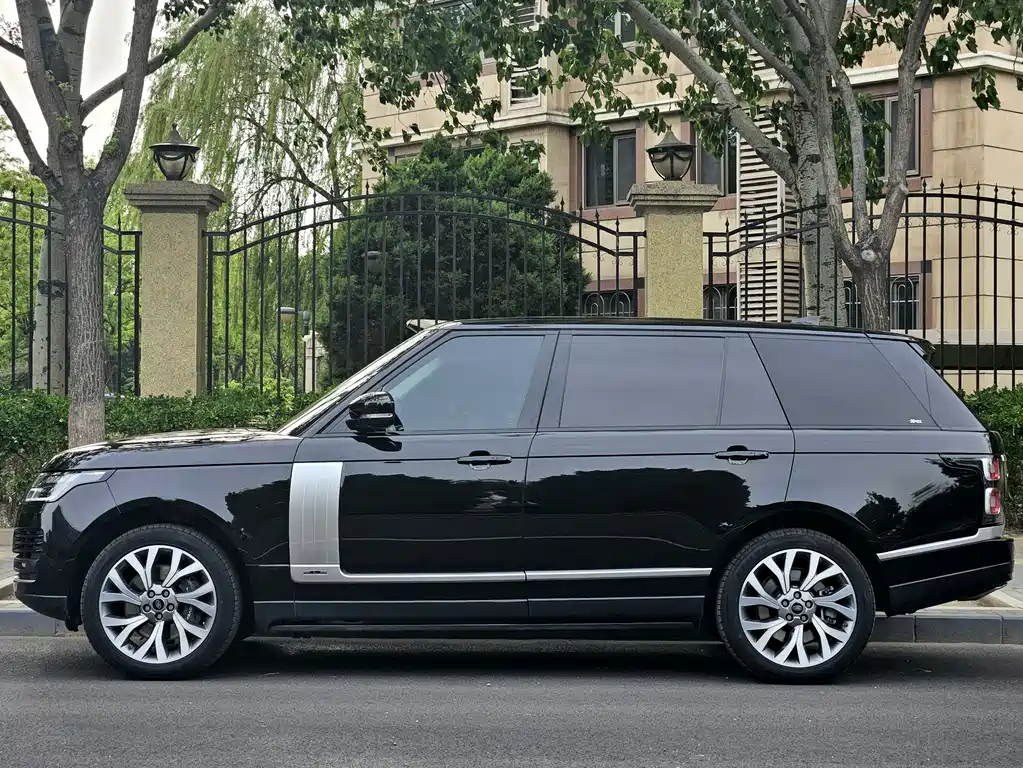 Range Rover 2021 3.0 L6 Legend Extended Classic Edition купить на сайте DeffCars