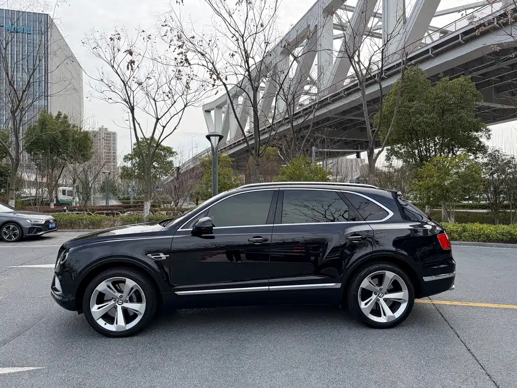 Bentayga 2018 4.0T V8 купить на сайте DeffCars