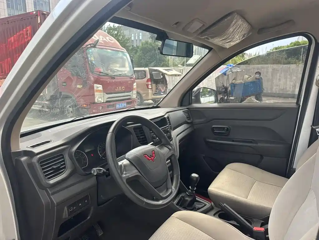 Wuling Hongguang V 2021 1.5L facelift version LAR купить на сайте DeffCars