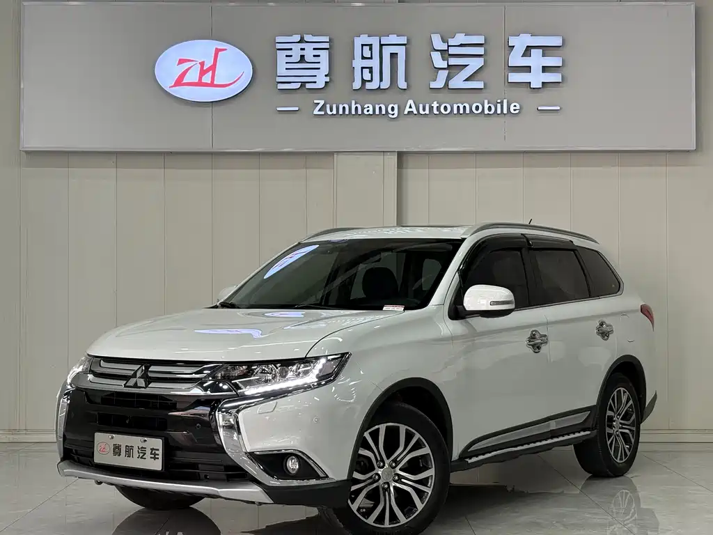 Outlander 2016 2.4L four-wheel drive luxury version 7 seats купить на сайте DeffCars