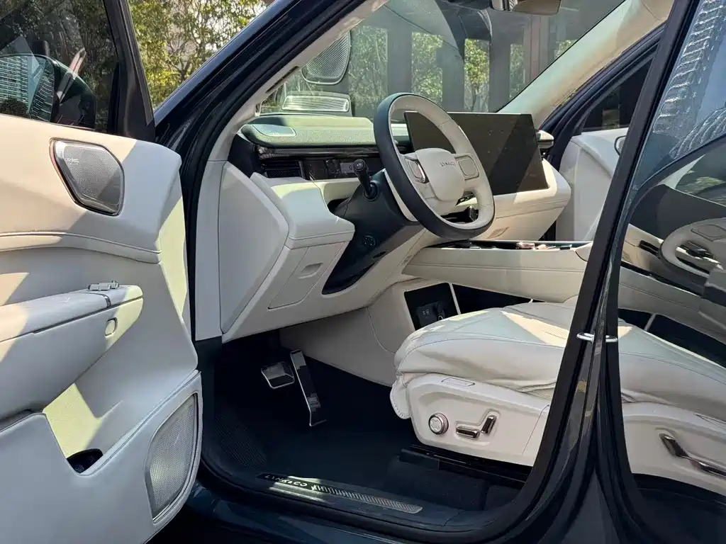 Lynk & Co 900 2025 2.0T Discovery Edition купить на сайте DeffCars