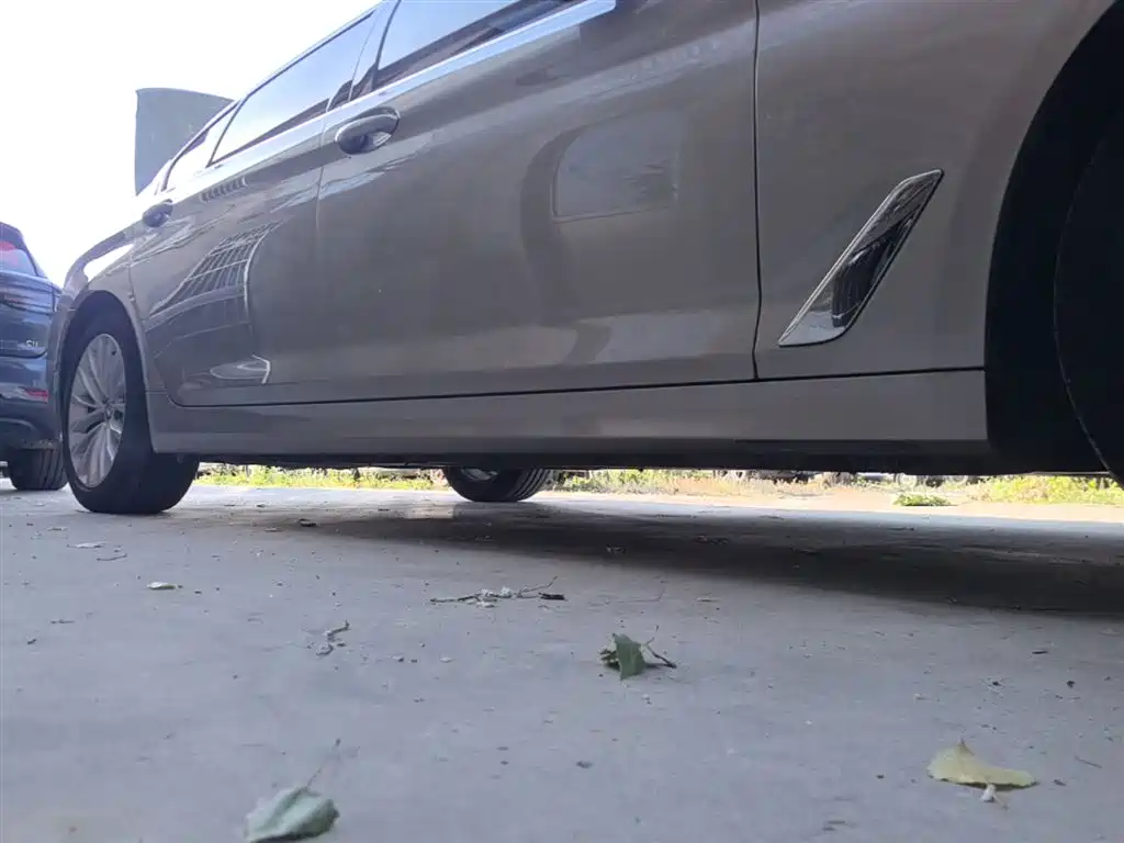 BMW 5 Series New Energy 2022 535Le Luxury Package купить на сайте DeffCars