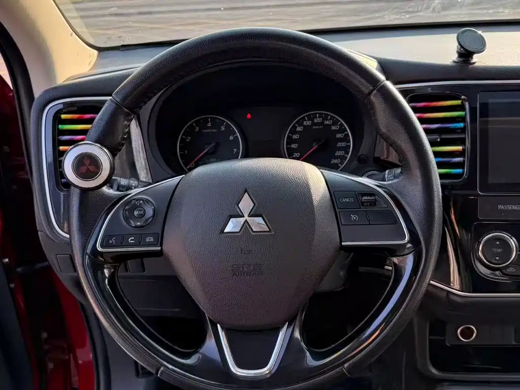 Outlander 2017 2.0L 2WD Honor Edition 5 seats купить на сайте DeffCars