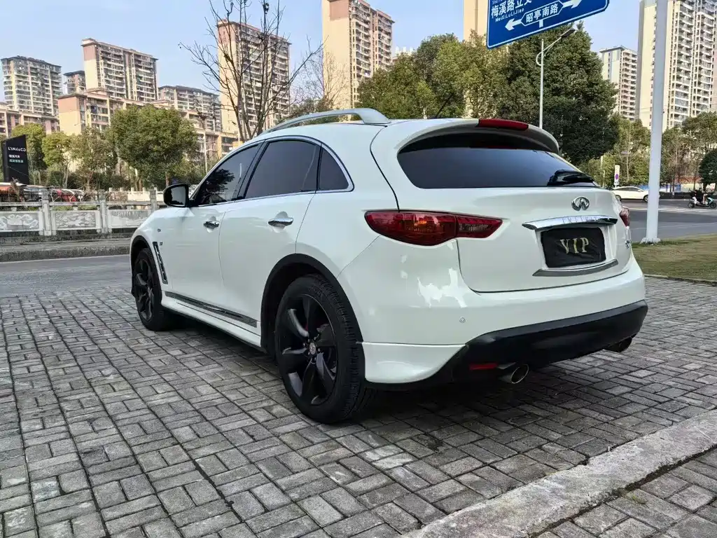 Infiniti QX70 2013 3.7L Standard Edition купить на сайте DeffCars