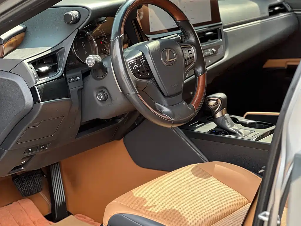 Lexus ES 2022 200 Deluxe Edition купить на сайте DeffCars