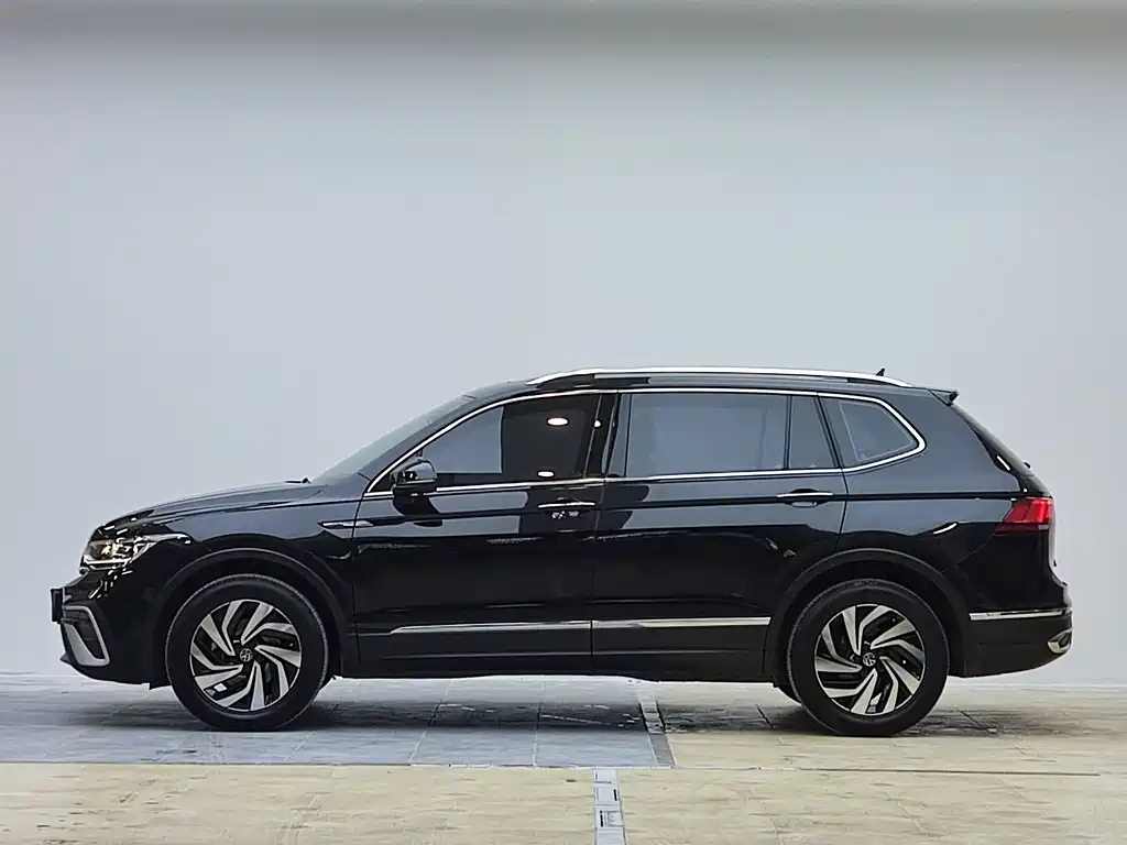 Tiguan L 2023 280TSI automatic two-wheel drive Chaochuang limited edition купить на сайте DeffCars