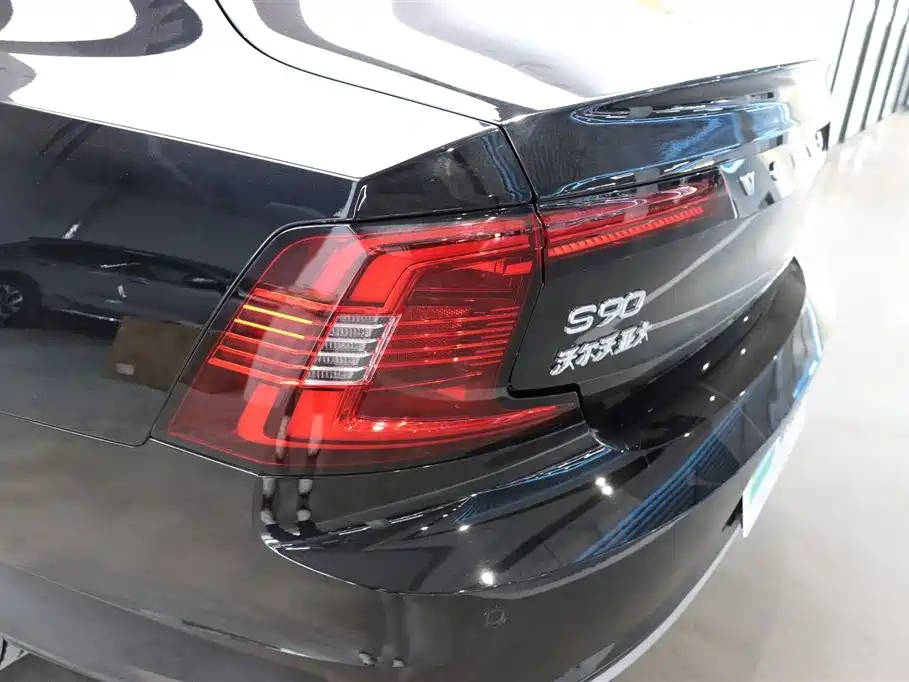 Volvo S90 2024 B5 Zhiyi Luxury Edition купить на сайте DeffCars