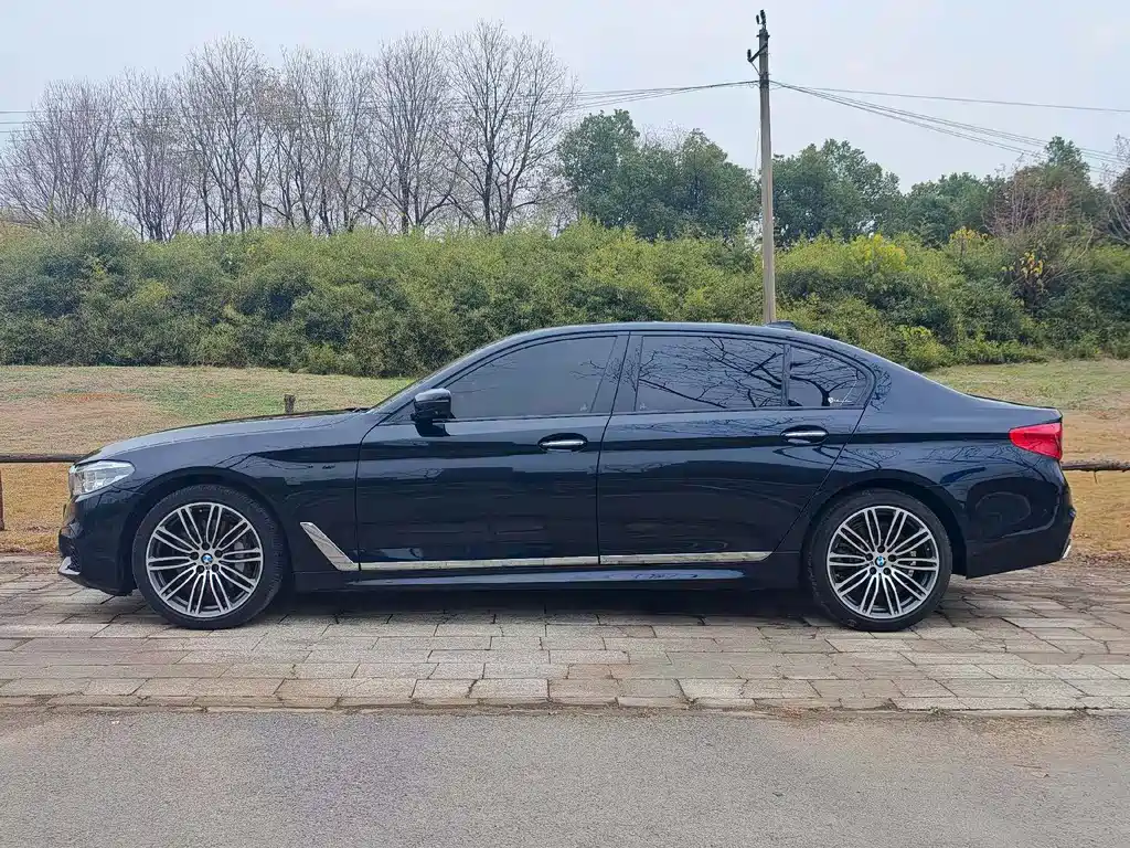 BMW 5 Series 2018 facelift 530Li Exclusive M Sports Package купить на сайте DeffCars