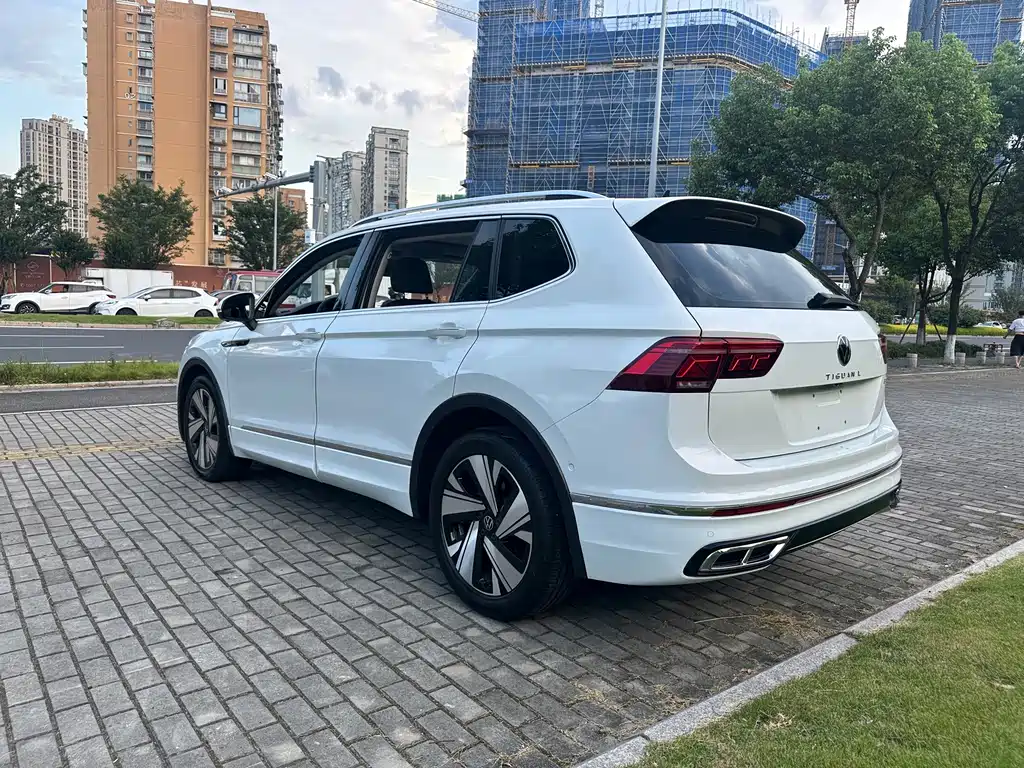 Tiguan L 2023 facelift 330TSI automatic two-wheel drive R-Line version купить на сайте DeffCars