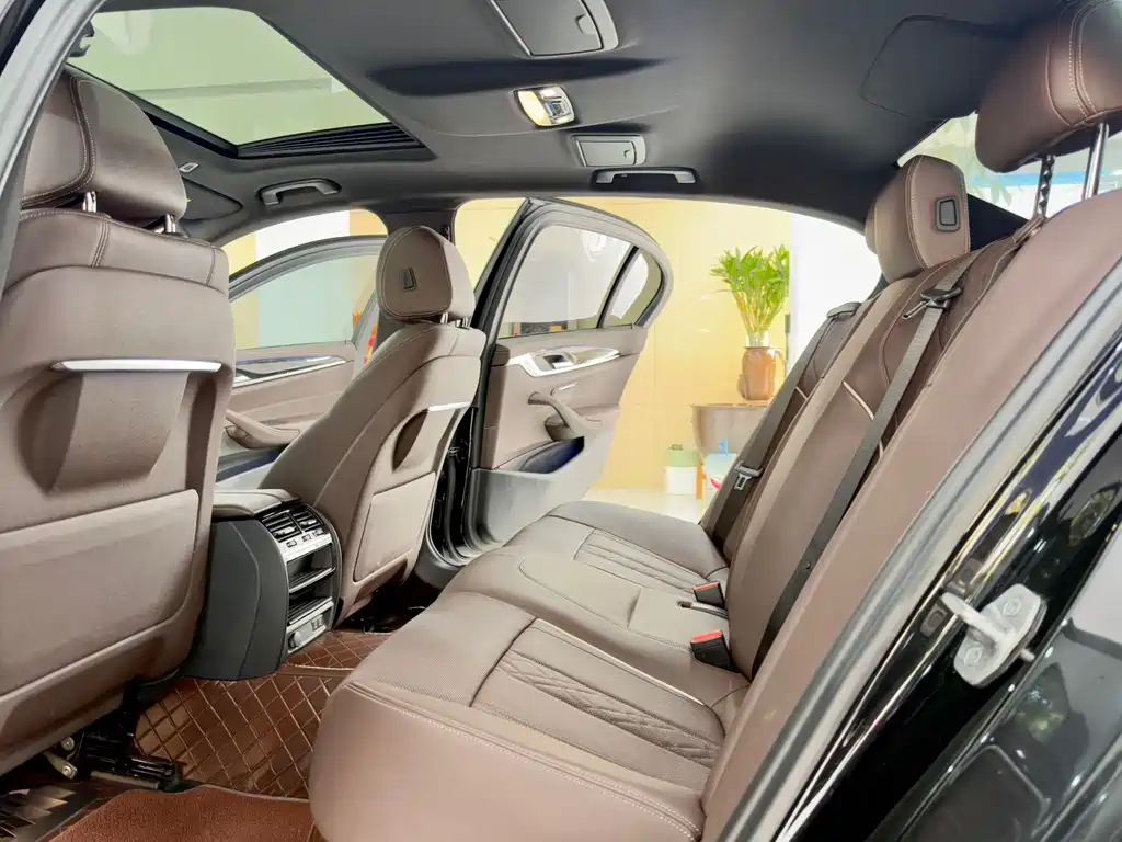 BMW 5 Series 2022 525Li M Sports Package купить на сайте DeffCars