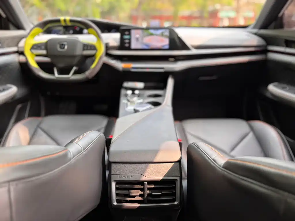 Changan UNI-V 2022 1.5T premium model купить на сайте DeffCars